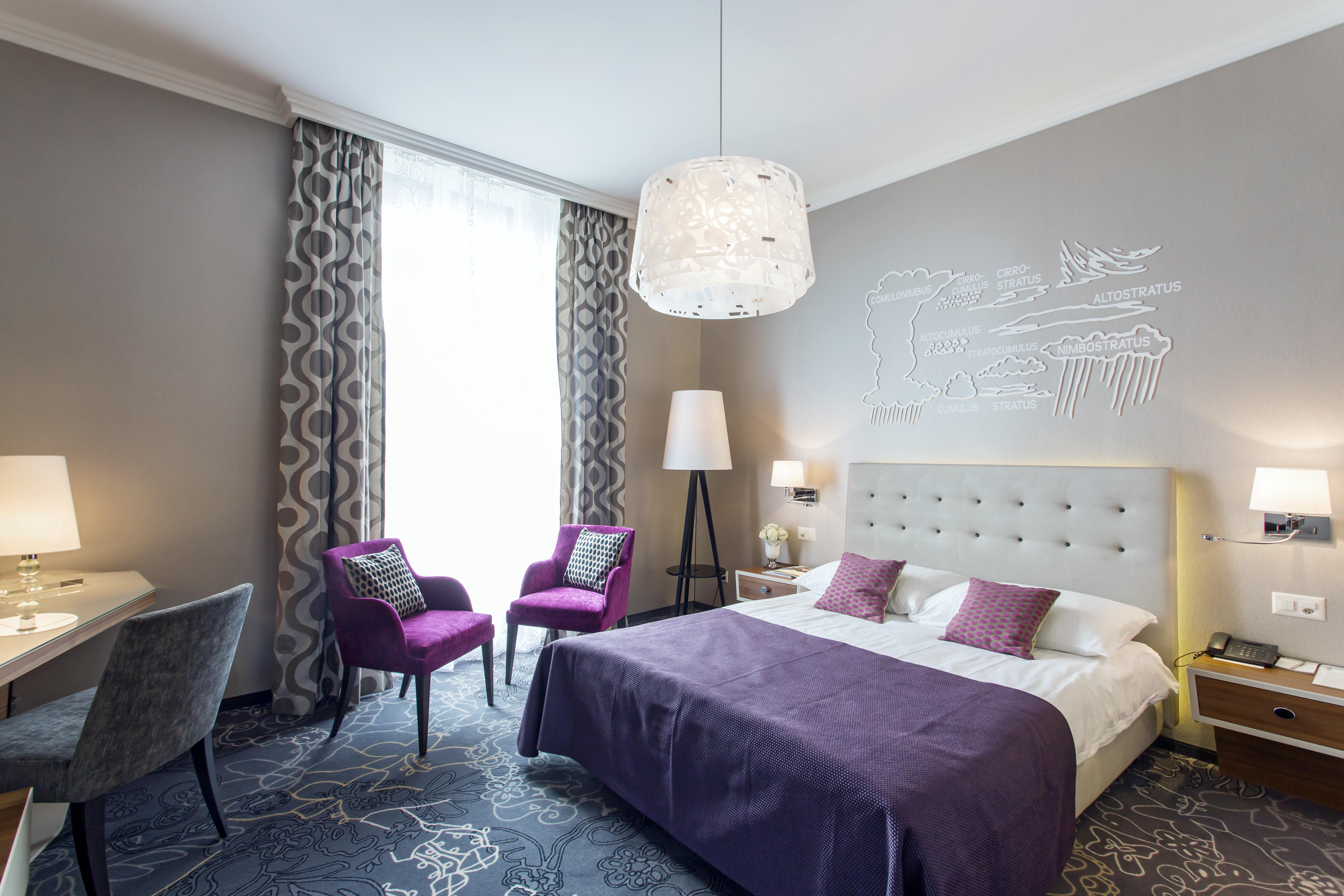 Hotel Schweizerhof Luzern Buitenkant foto A room at the Hotel de l'Europe