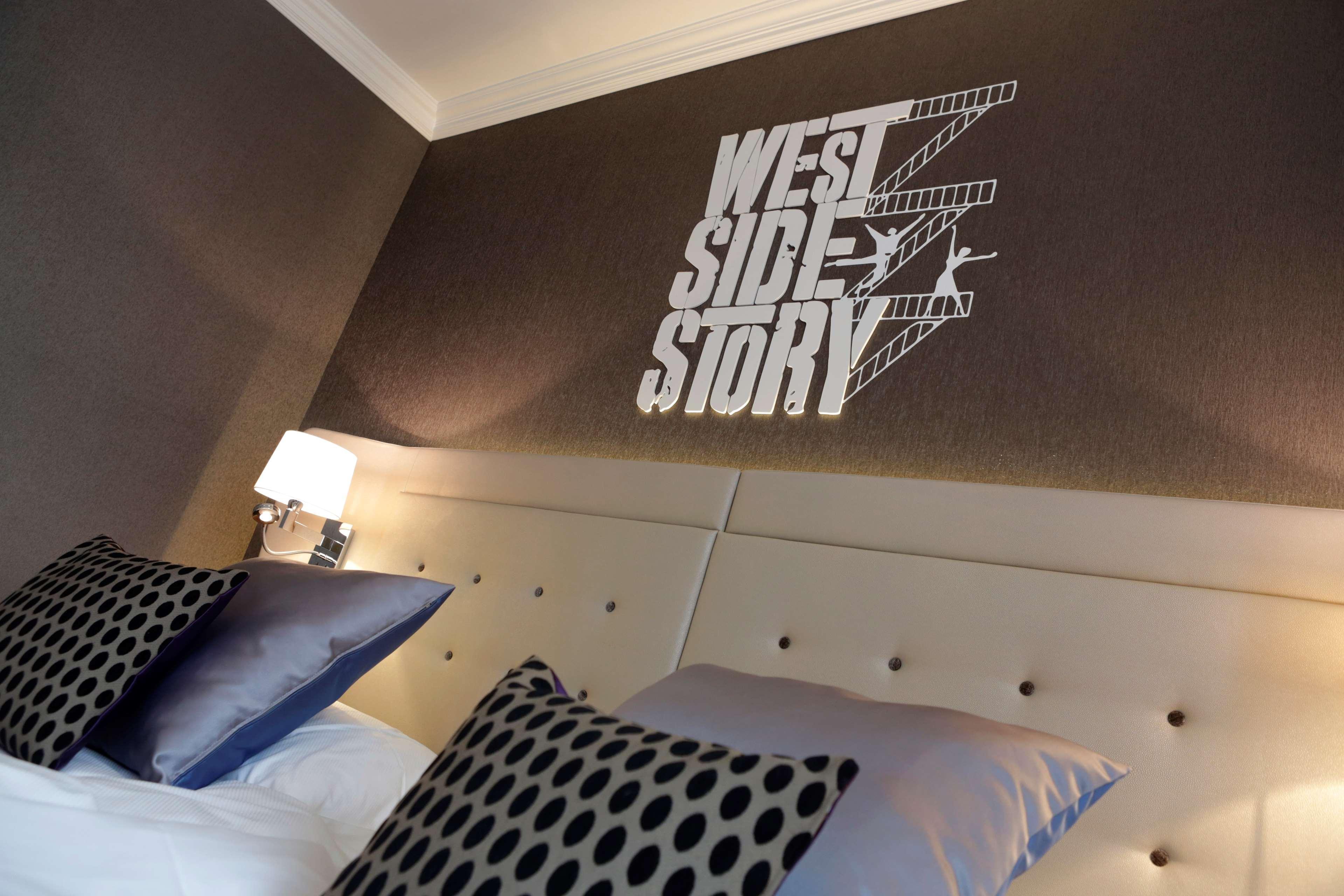 Hotel Schweizerhof Luzern Buitenkant foto West Side Story