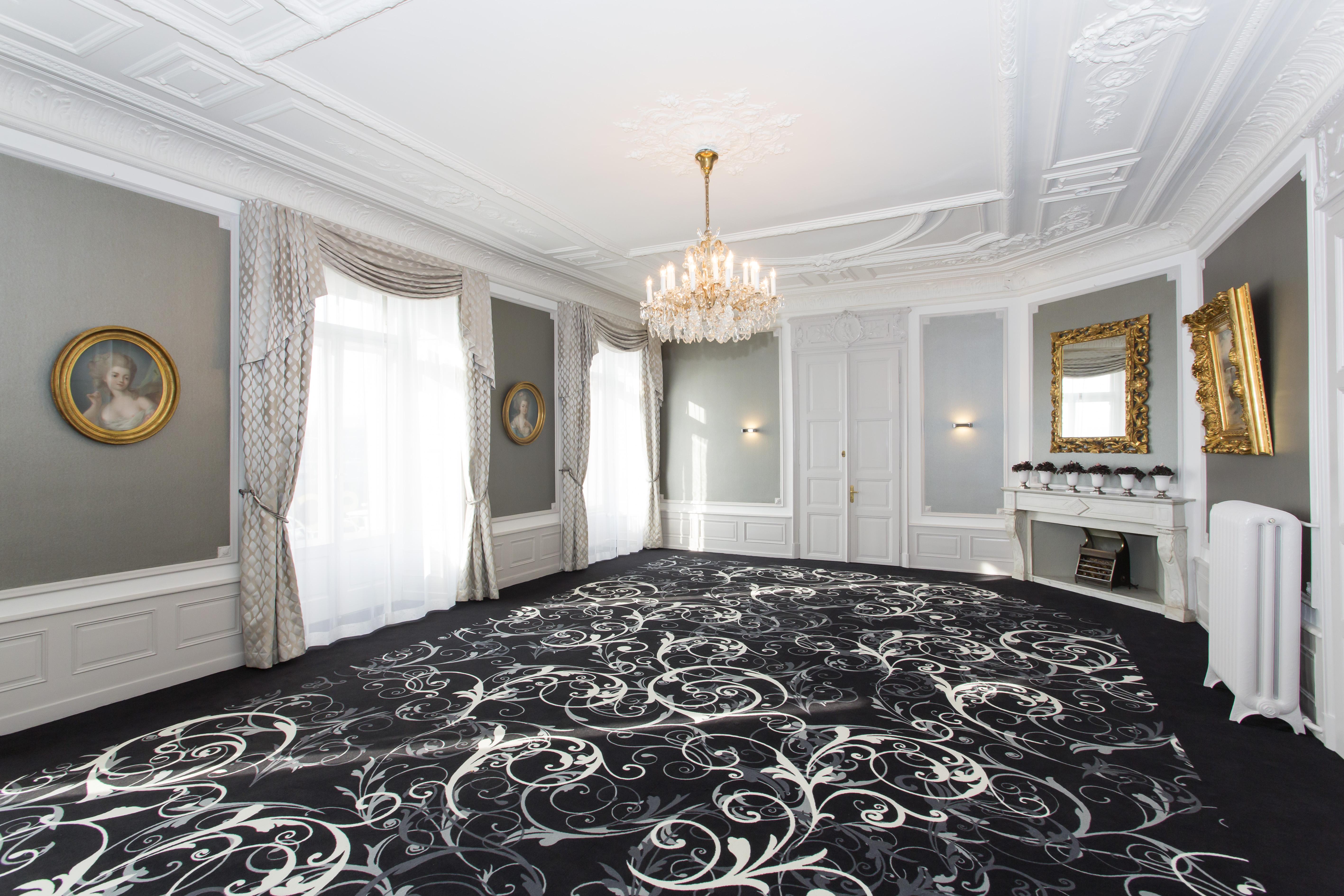 Hotel Schweizerhof Luzern Buitenkant foto A carpet in a hotel