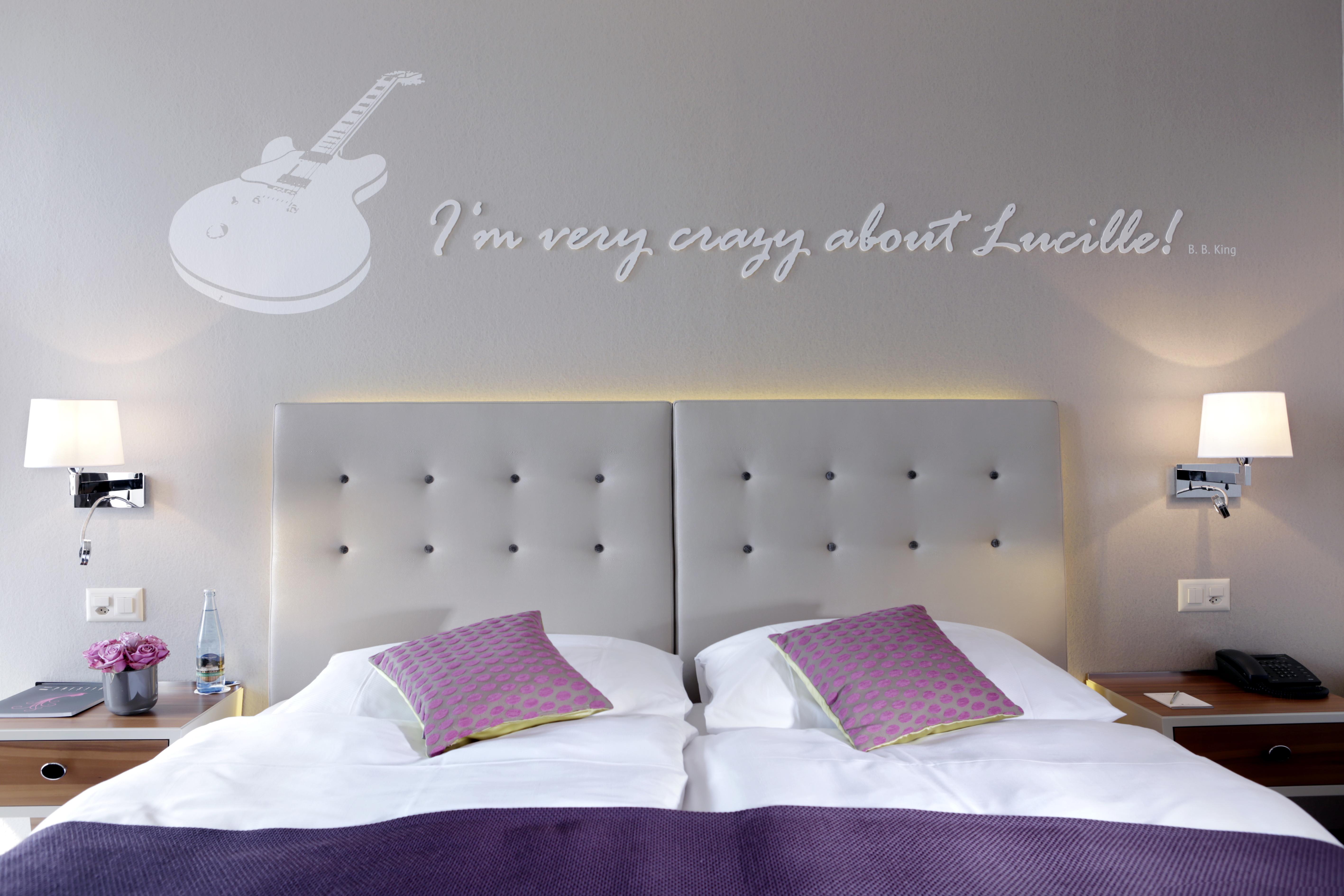 Hotel Schweizerhof Luzern Buitenkant foto A wall sticker in a hotel room