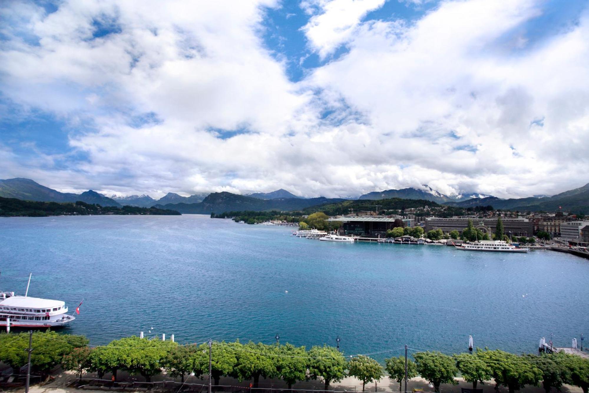 Hotel Schweizerhof Luzern Buitenkant foto Lake Biwa