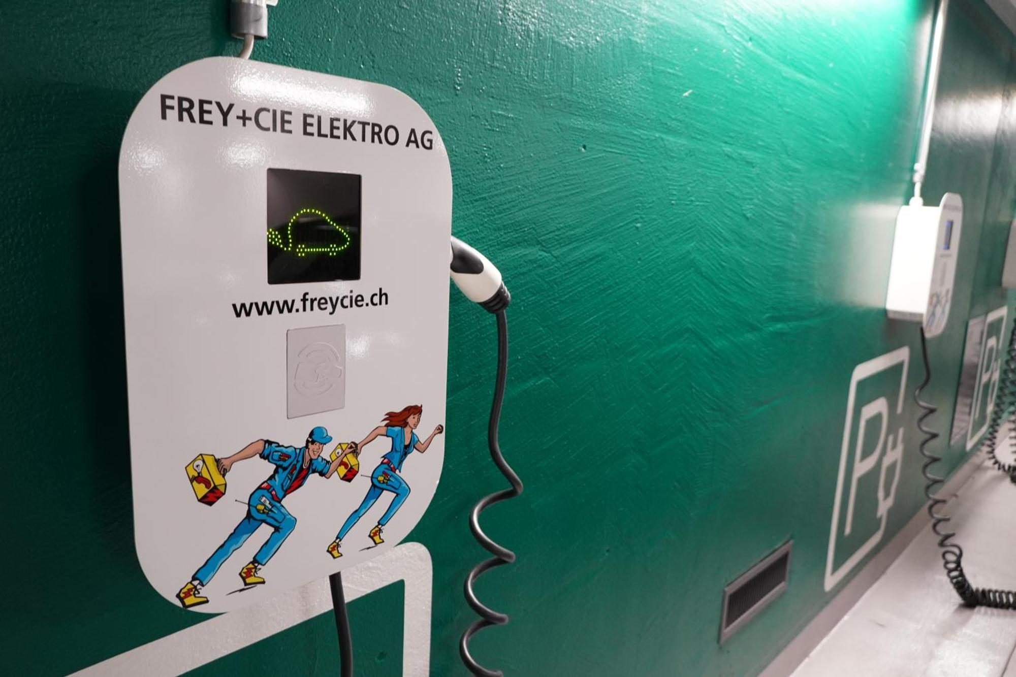 Hotel Schweizerhof Luzern Buitenkant foto A charging station for electric vehicles